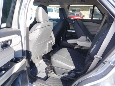 Used 2022 Ford Explorer Limited w/ Equipment Group 301A RWD image 28