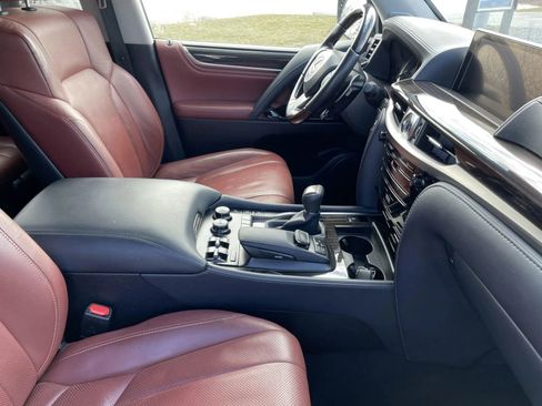 Used 2021 Lexus LX 570 4WD w/ Luxury Package image 31