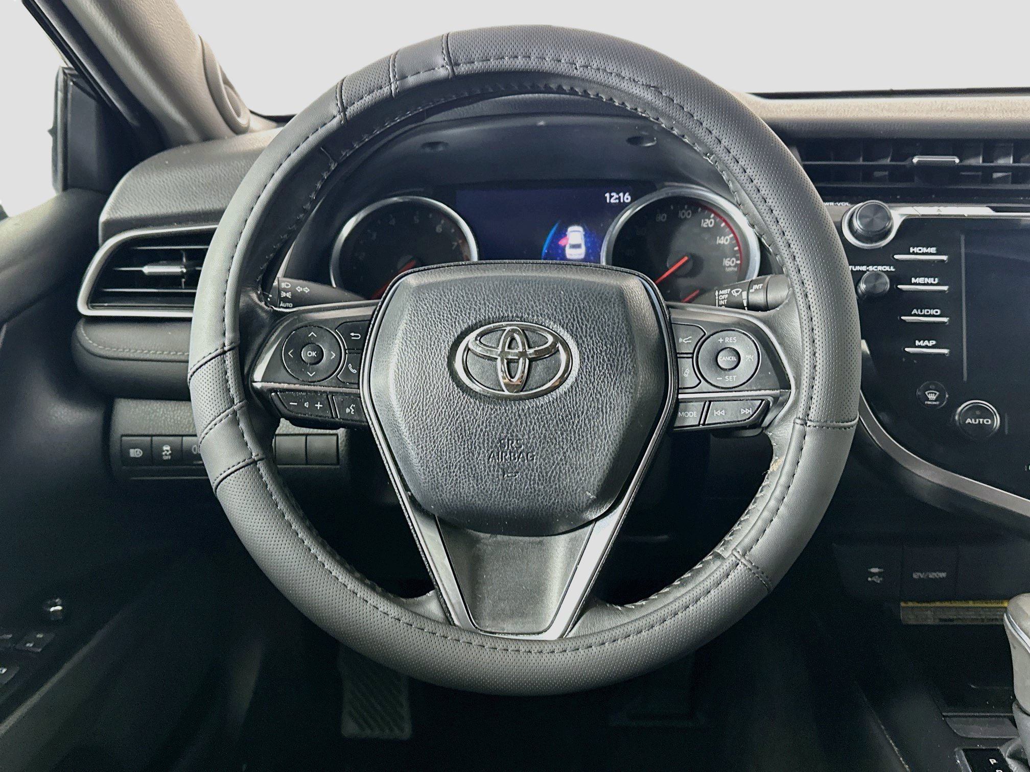 Used 2019 Toyota Camry XSE FWD image 18