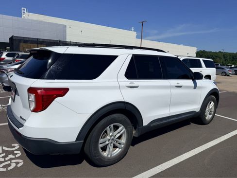 Used 2022 Ford Explorer XLT w/ Equipment Group 202A RWD image 3