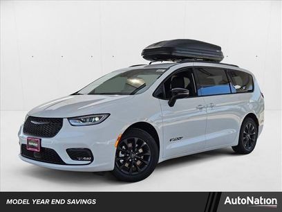 New 2025 Chrysler Pacifica Select w/ Fav Edition Package
