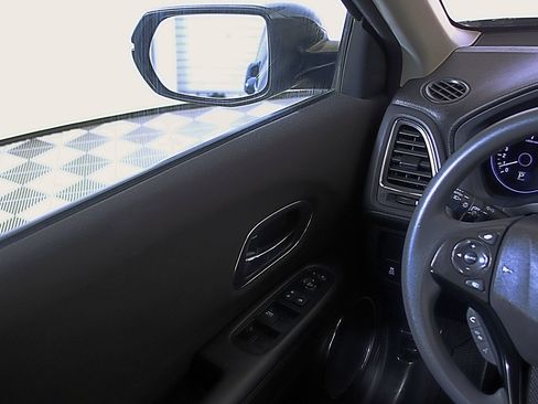 Used 2018 Honda HR-V EX image 19