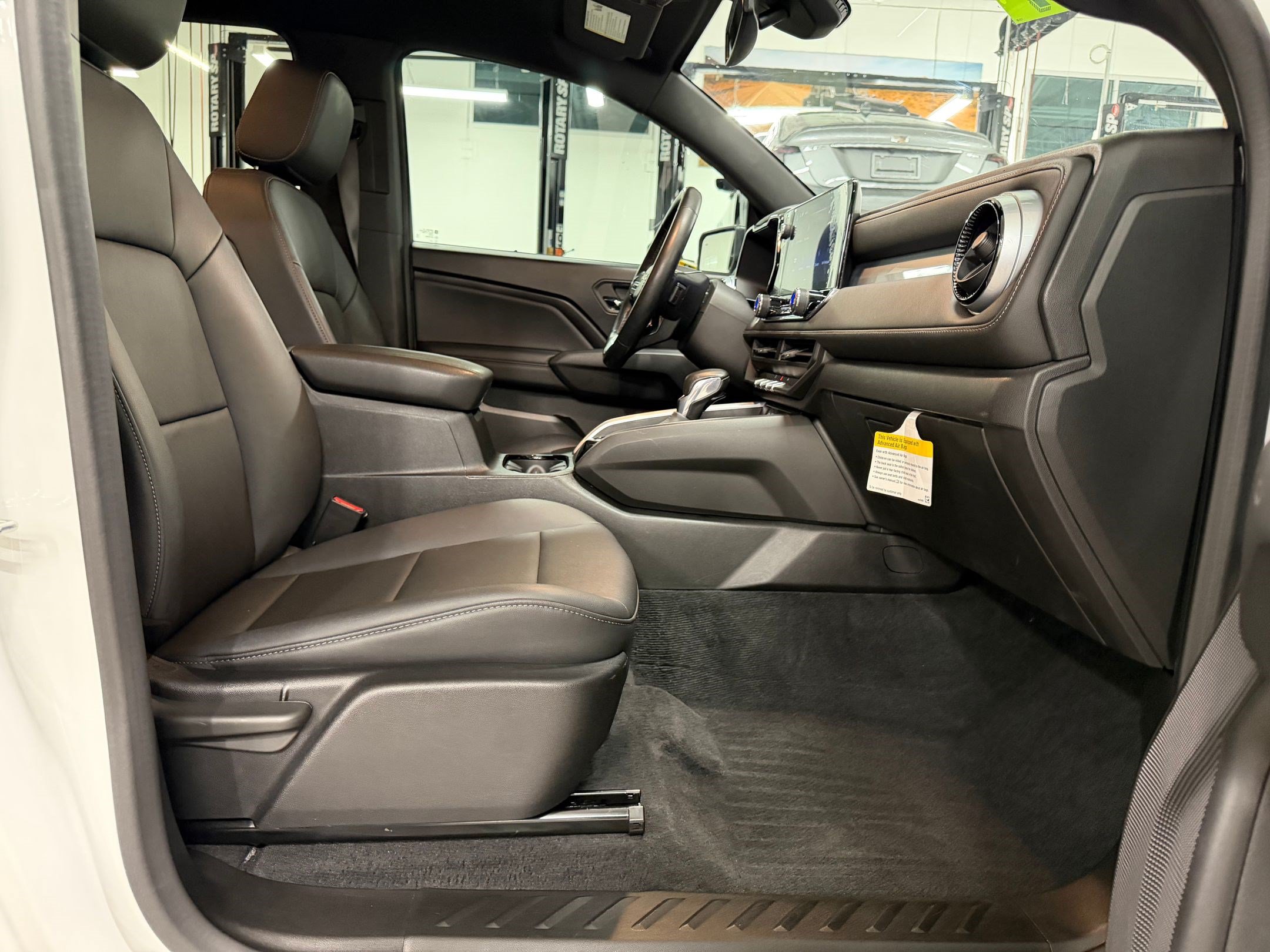 Used 2024 Chevrolet Colorado LT w/ LT Convenience Package III RWD image 27