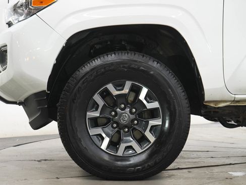 Used 2022 Toyota Tacoma SR AWD/4WD image 27