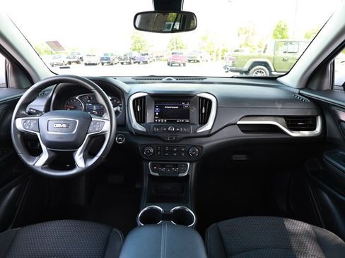 Used 2024 GMC Terrain SLE FWD image 31