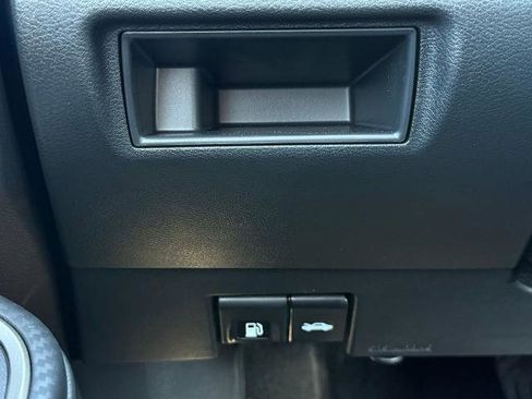 New 2025 Nissan Versa SR w/ Trunk Package image 24