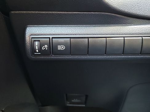 Used 2021 Toyota Corolla LE image 17