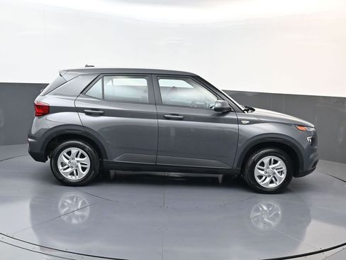 Certified 2026 Hyundai Venue SE FWD image 3