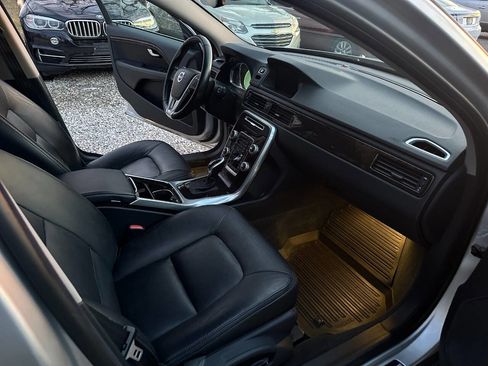 Used 2016 Volvo XC70 T5 Premier w/ Proximity Package image 17