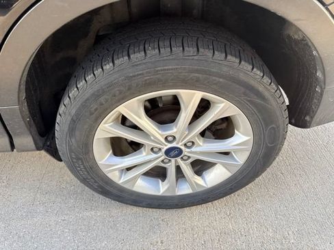 Used 2017 Ford Escape SE FWD image 6