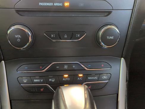 Used 2018 Ford Edge SEL w/ Equipment Group 201A AWD/4WD image 23