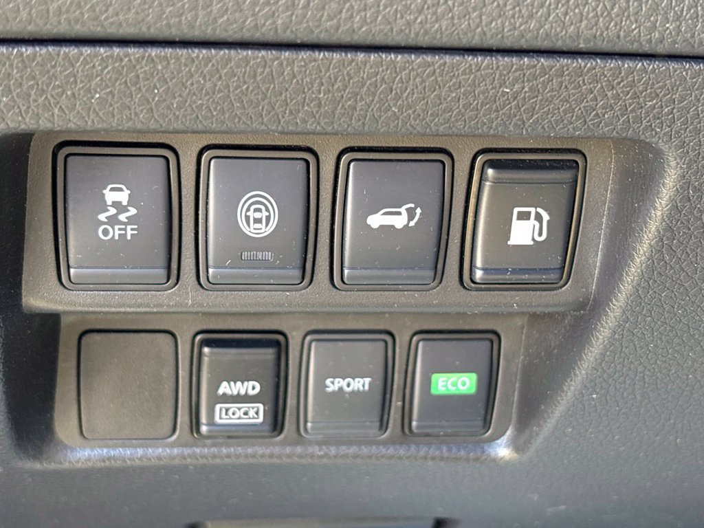 Used 2020 Nissan Rogue SV AWD/4WD image 14