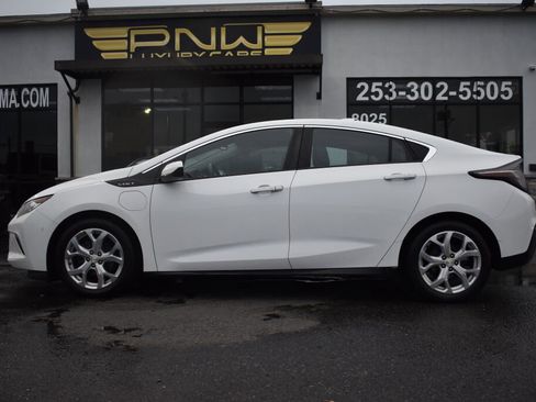 Used 2017 Chevrolet Volt Premier w/ Driver Confidence II Package image 12