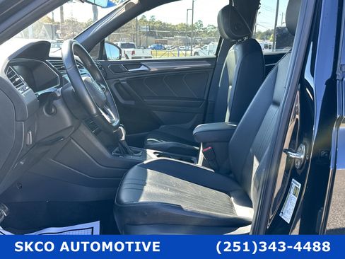 Used 2022 Volkswagen Tiguan SE R-Line image 11
