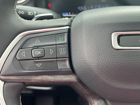 Used 2024 Jeep Grand Cherokee L Limited w/ Luxury Tech Group II image 17