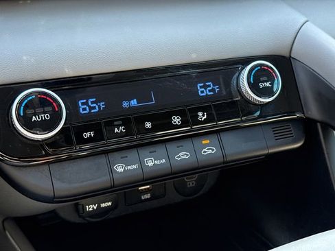 Certified 2025 Hyundai Elantra Sport image 23