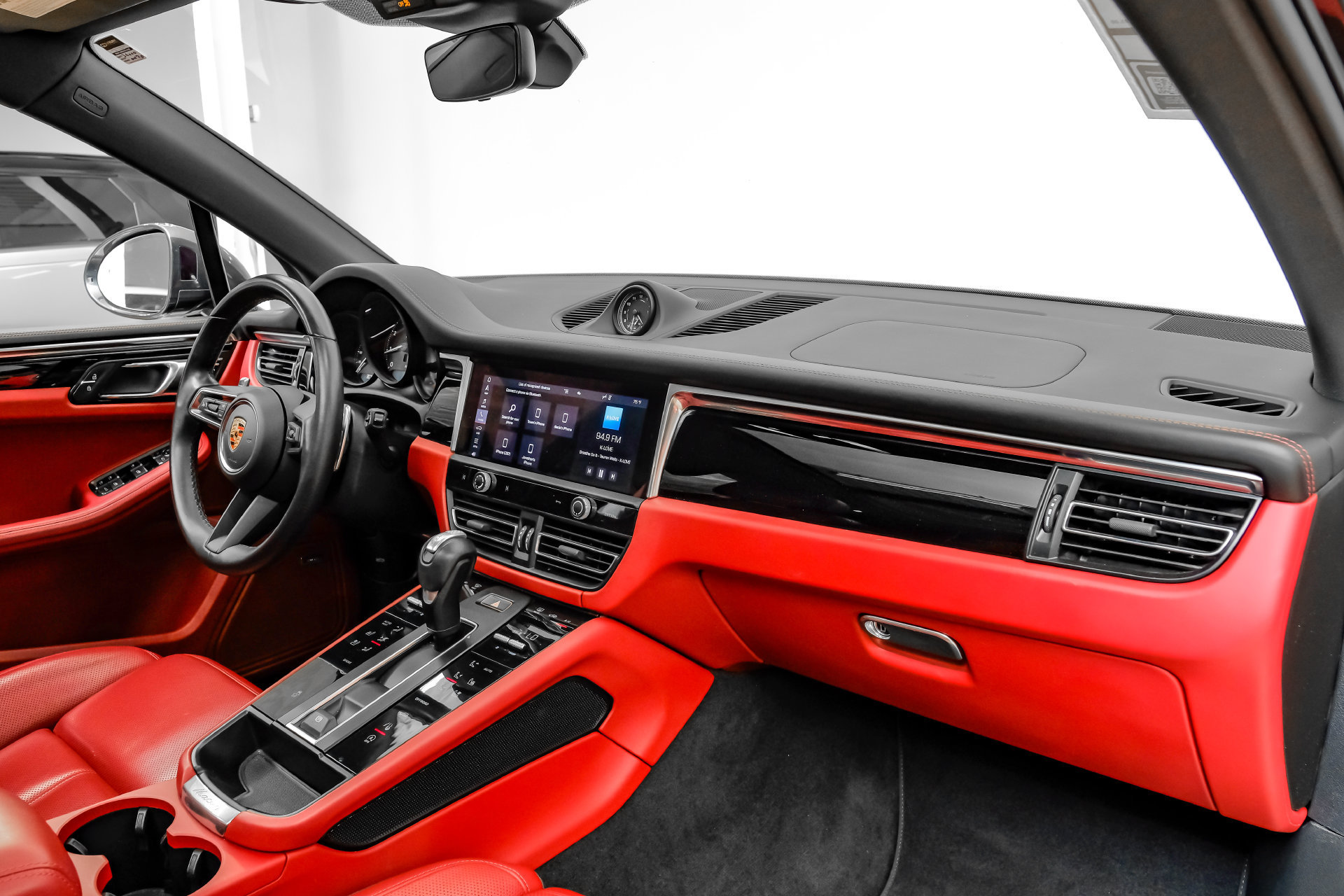 Used 2024 Porsche Macan AWD/4WD image 17