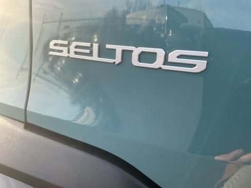 Used 2024 Kia Seltos EX image 18