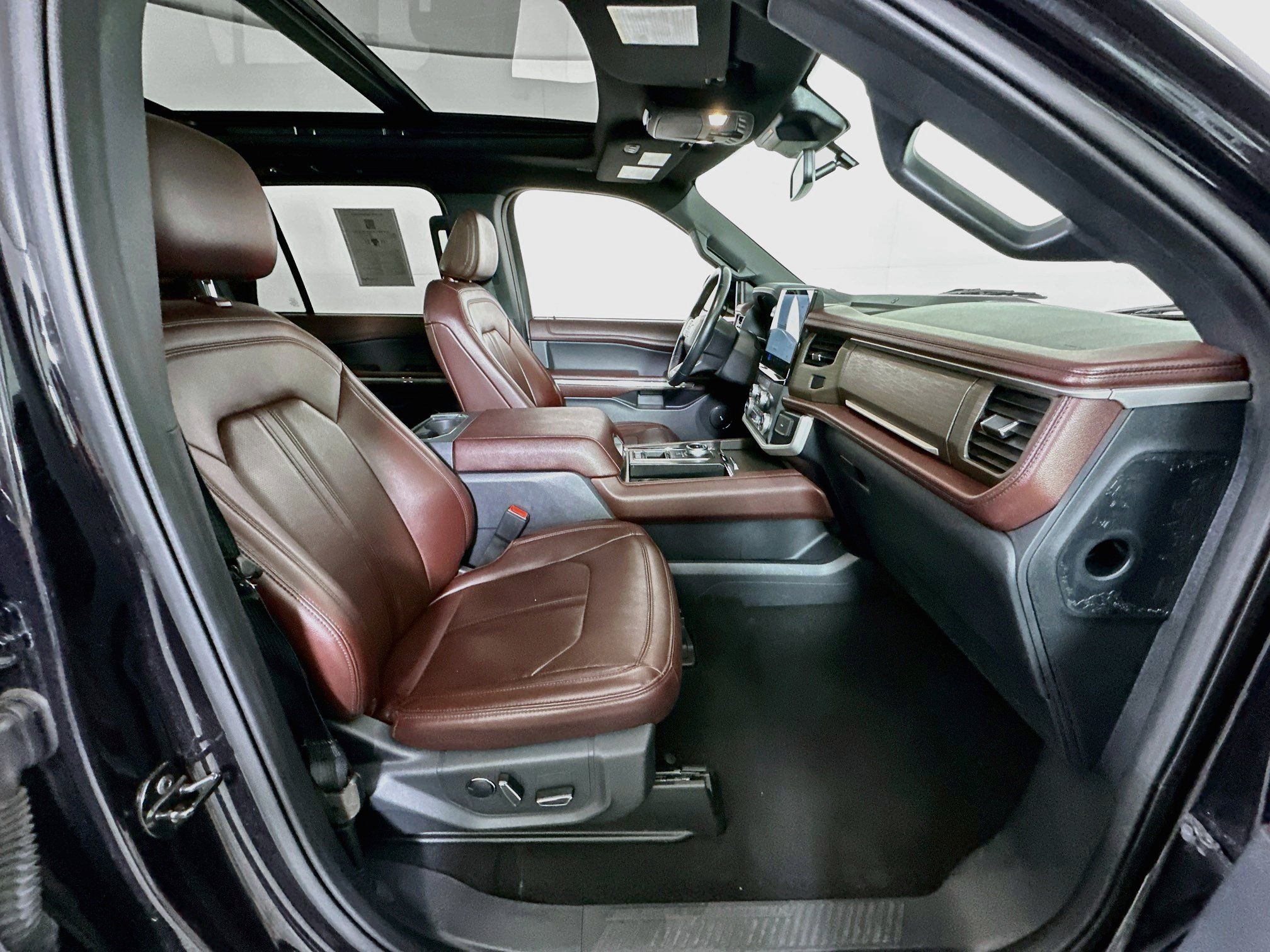 Used 2024 Ford Expedition Limited RWD image 35