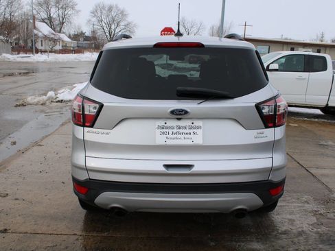 Used 2018 Ford Escape SE w/ SE Sync 3 Package image 4