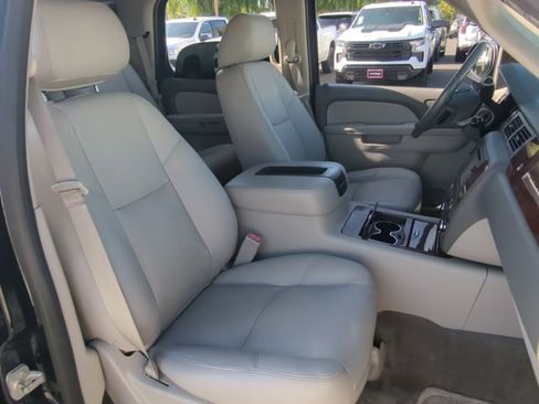Used 2014 Chevrolet Tahoe LTZ RWD image 22