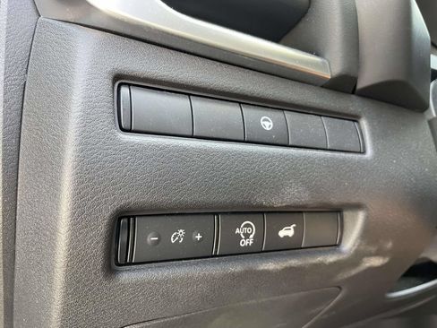 Used 2024 Nissan Rogue SV FWD image 27