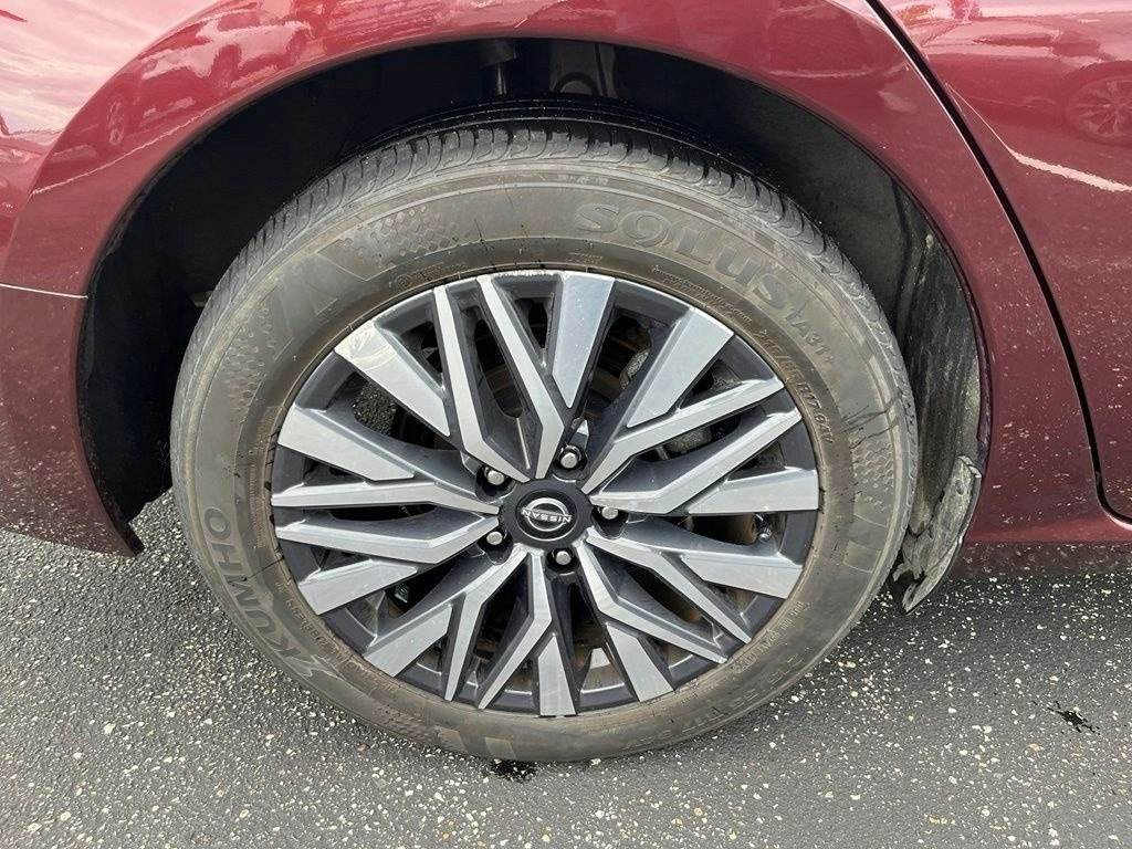 Used 2025 Nissan Altima 2.5 SV FWD image 30