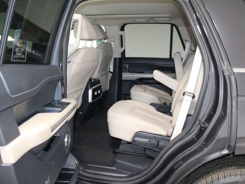 Used 2024 Ford Expedition Limited image 28