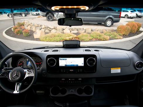 New 2025 Mercedes-Benz Sprinter 2500 image 18