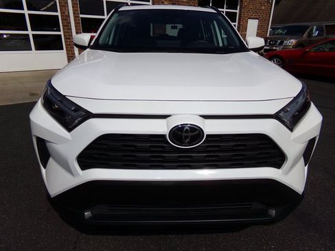 Used 2025 Toyota RAV4 XLE w/ Convenience Package FWD image 3