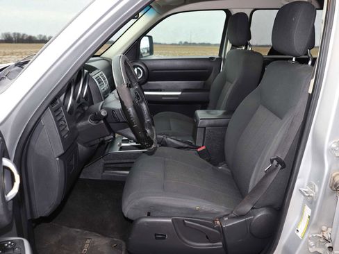 Used 2011 Dodge Nitro SXT image 16