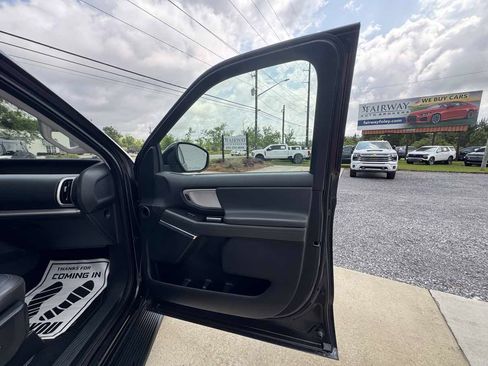 Used 2025 Ford Expedition Active AWD/4WD image 34