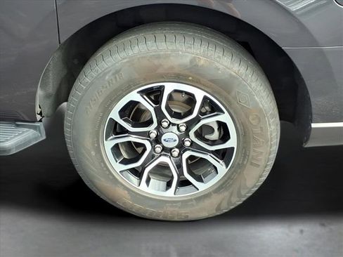 Used 2024 Ford Expedition Max XLT image 27