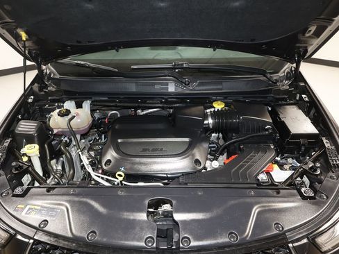 Used 2023 Chrysler Pacifica Touring-L image 28