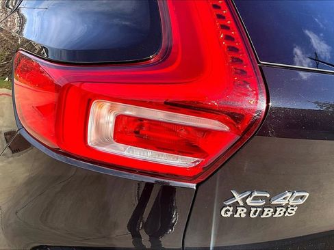 Used 2022 Volvo XC40 T5 R-Design w/ Advanced Package image 40