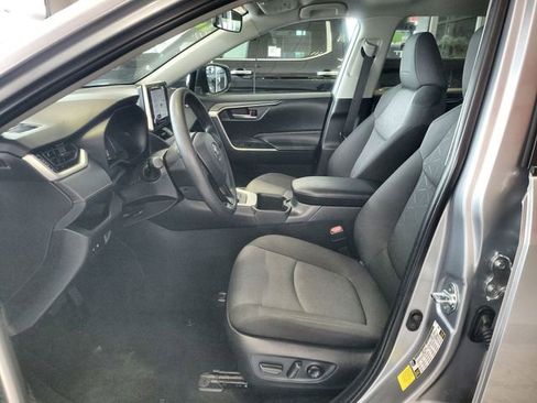 Used 2025 Toyota RAV4 XLE FWD image 12