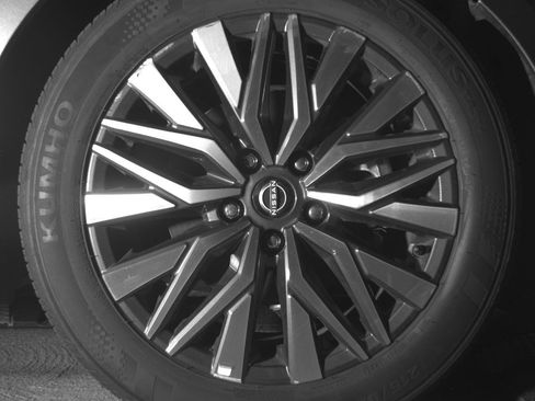 Used 2025 Nissan Altima 2.5 SV FWD image 13