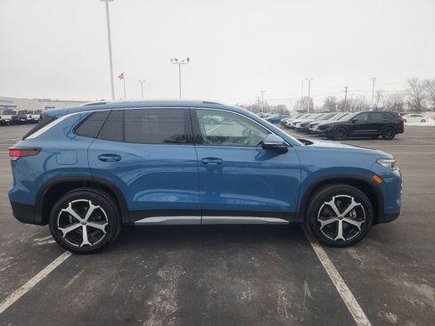 Used 2025 Volkswagen Tiguan SE image 7