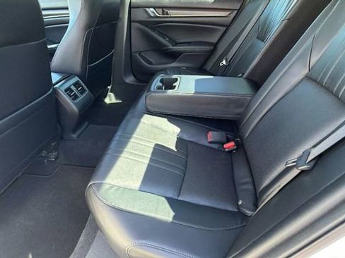 Used 2018 Honda Accord Touring image 16