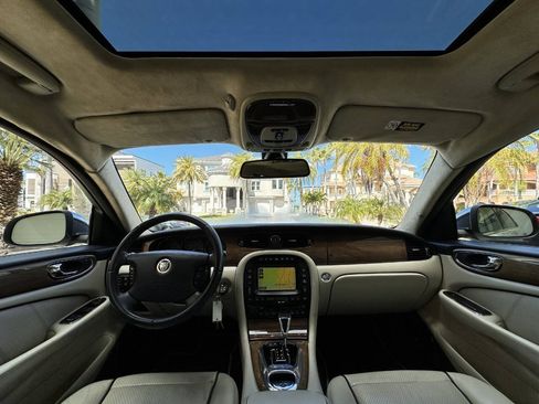 Used 2009 Jaguar XJ Vanden Plas Super V8 Portfolio RWD image 10