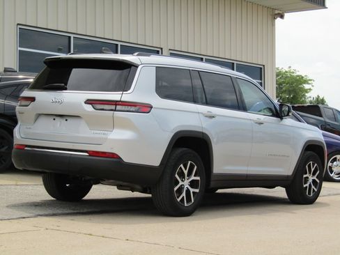 Used 2023 Jeep Grand Cherokee L Limited AWD/4WD image 3