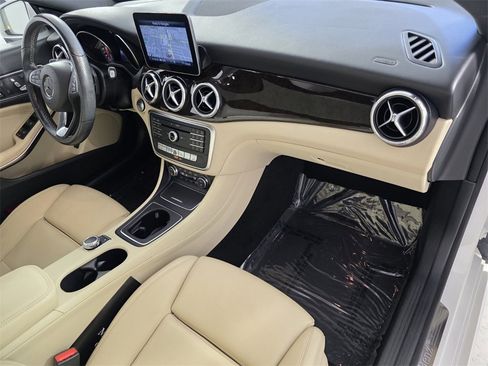 Used 2019 Mercedes-Benz CLA 250 4MATIC image 32