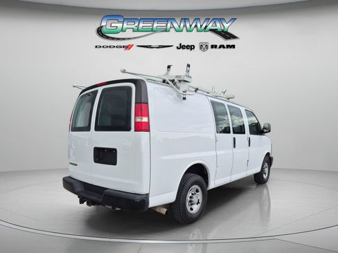 Used 2017 Chevrolet Express 2500 RWD image 4