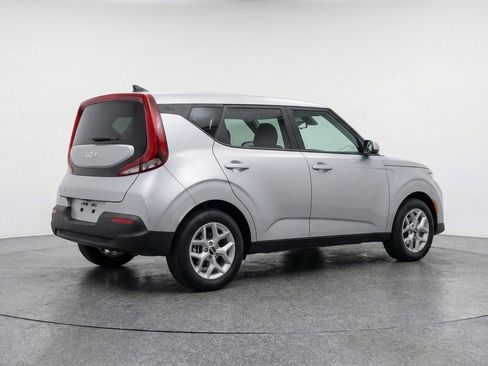 Used 2025 Kia Soul LX w/ LX Technology Package FWD image 9