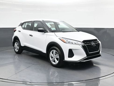Certified 2025 Nissan Kicks Play S FWD image 2