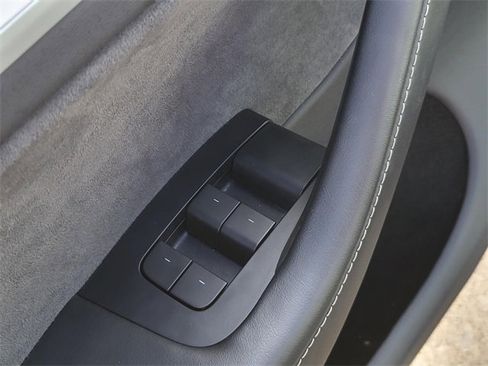 Used 2023 Tesla Model Y Long Range image 18