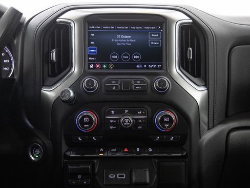 Used 2021 Chevrolet Silverado 1500 LT AWD/4WD image 18
