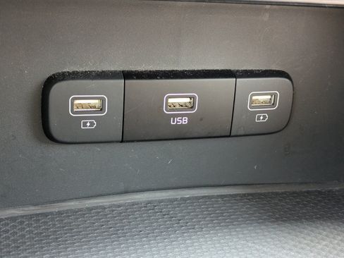 Certified 2024 Kia Carnival LX FWD image 25