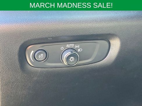 Used 2023 Chevrolet Traverse LT image 19