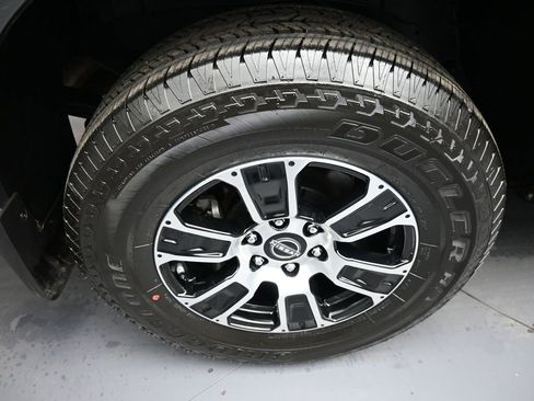 Used 2024 Nissan Titan SV w/ SV Convenience Package image 12